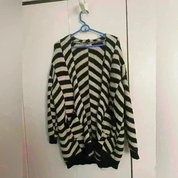 Pink Lily Women's Cardigan - Picture 1 of 5